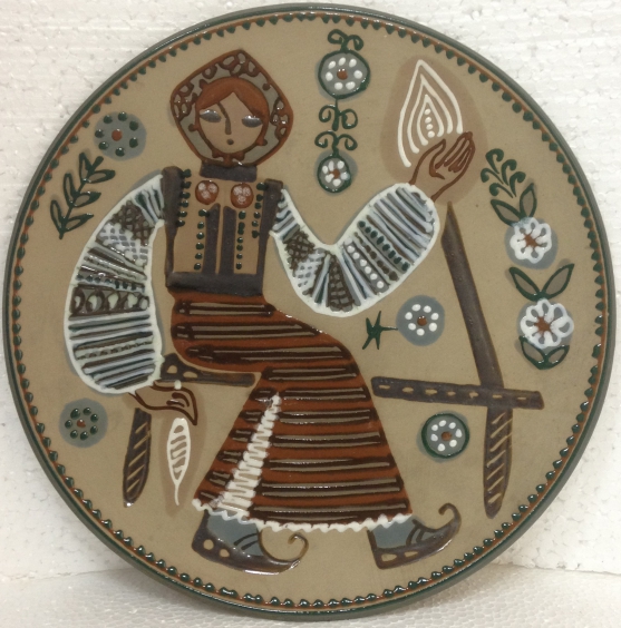 ЛКСФ Декоративная тарелка «У прялки» 1960 е - ЛКСФ Декоративная тарелка «У прялки»